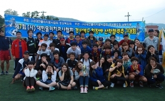 제7회 대한물리치료사협회 경상북도회장배 산학협력축구대회-종합우승을 한 동부지부 선생님들과 함께 